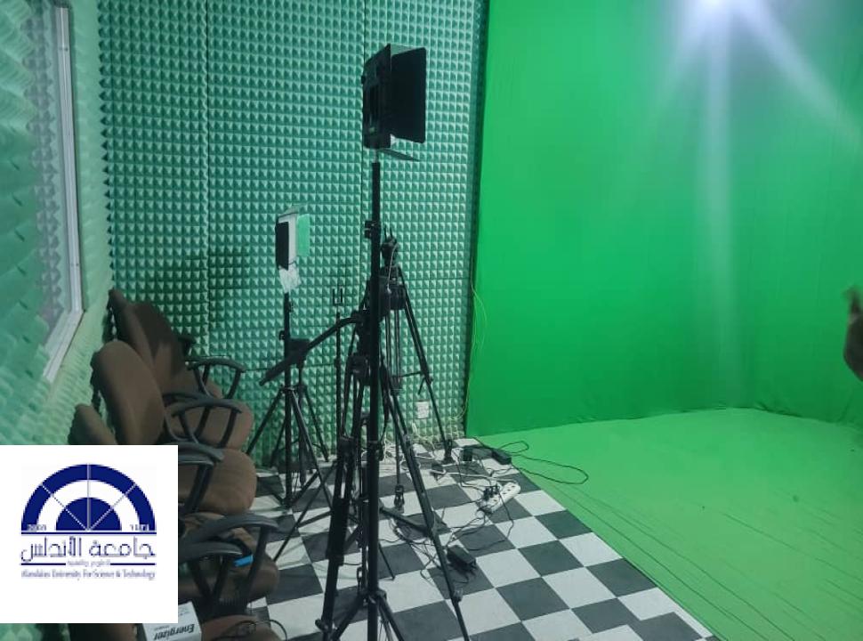 الاستوديو الاذاعي والتلفزيوني